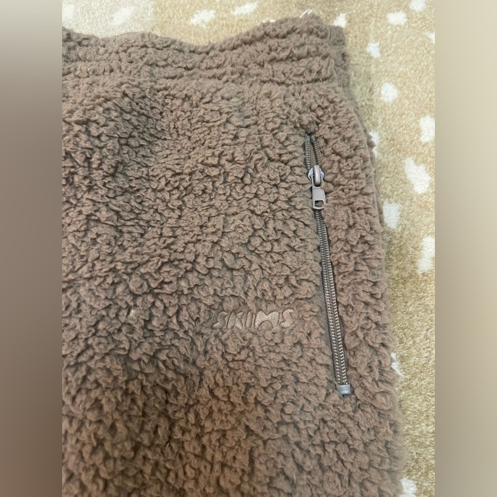SKIMS Taupe Teddy Jogger Lounge Pants in size large - Picture 3 of 10
